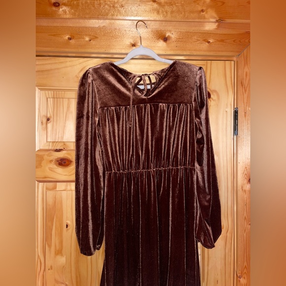 Velvet Dress long sleeve! - Picture 3 of 4
